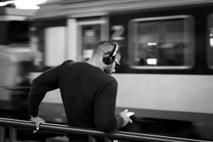 headphones keep falling out of the smartphone jack